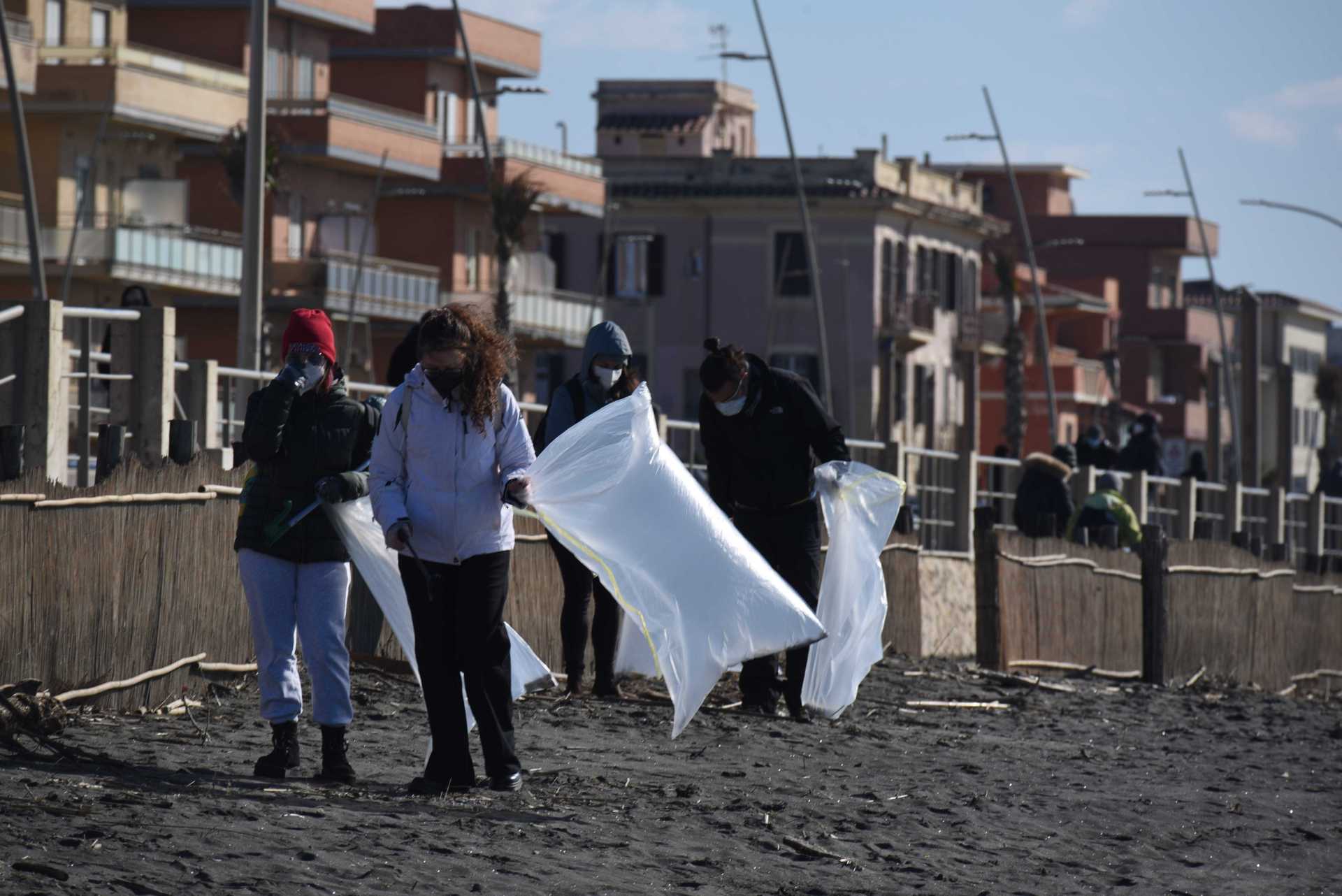 We Love Ostia, San Valentino sulla spiaggia insieme a Retake